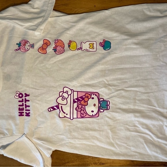 Hello Kitty Milkshake T-shirt NEW - Picture 2 of 5